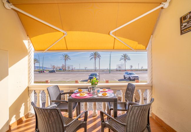 Apartament en Empuriabrava - 0016-BAHIA Apartament davant de la platja amb wifi Apartament en Empuriabrava - 0016-BAHIA Apartament davant de la platja amb wifi