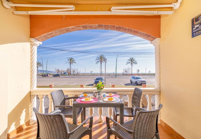 Apartament en Empuriabrava - 0016-BAHIA Apartament davant de la platja amb wifi Apartament en Empuriabrava - 0016-BAHIA Apartament davant de la platja amb wifi