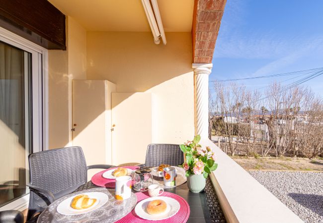 Apartament en Empuriabrava - 0016-BAHIA Apartament davant de la platja amb wifi Apartament en Empuriabrava - 0016-BAHIA Apartament davant de la platja amb wifi