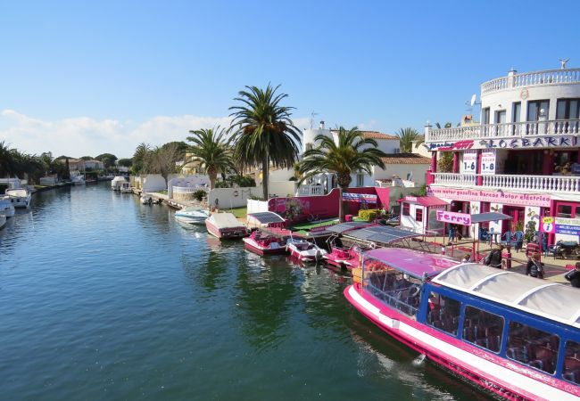 Apartament en Empuriabrava - 0022-BAHIA Apartament davant de la platja amb wifi Apartament en Empuriabrava - 0022-BAHIA Apartament davant de la platja amb wifi