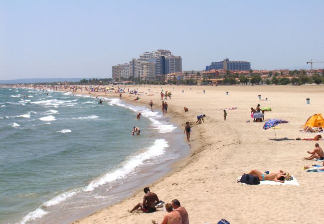 Apartament en Empuriabrava - 0020-BAHIA Apartament davant de la platja amb wifi Apartament en Empuriabrava - 0020-BAHIA Apartament davant de la platja amb wifi