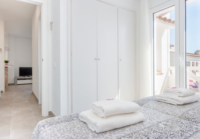 Apartament en Empuriabrava - 0014-BAHIA Apartament davant de la platja  amb wifi Apartament en Empuriabrava - 0014-BAHIA Apartament davant de la platja  amb wifi