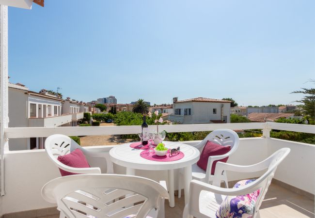 Apartament en Empuriabrava - 0014-BAHIA Apartament davant de la platja  amb wifi Apartament en Empuriabrava - 0014-BAHIA Apartament davant de la platja  amb wifi