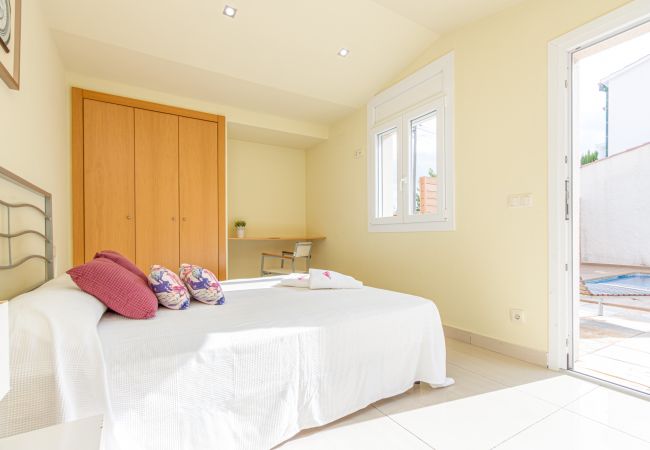 Vil.la en Empuriabrava - 0031-TER Casa al canal amb piscina, amarratge i estudi Vil.la en Empuriabrava - 0031-TER Casa al canal amb piscina, amarratge i estudi