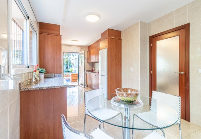 Vil.la en Empuriabrava - 0109-PANI Casa al canal amb piscina i amarratge Vil.la en Empuriabrava - 0109-PANI Casa al canal amb piscina i amarratge