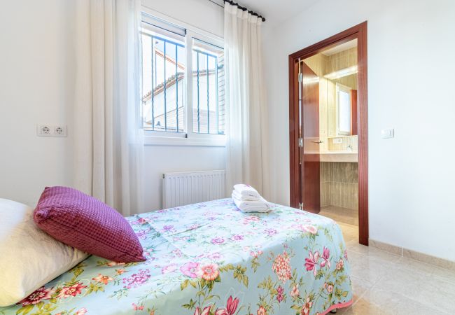 Vil.la en Empuriabrava - 0109-PANI Casa al canal amb piscina i amarratge Vil.la en Empuriabrava - 0109-PANI Casa al canal amb piscina i amarratge