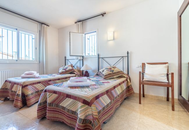 Vil.la en Empuriabrava - 0109-PANI Casa al canal amb piscina i amarratge Vil.la en Empuriabrava - 0109-PANI Casa al canal amb piscina i amarratge