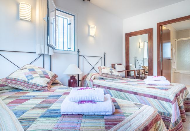 Vil.la en Empuriabrava - 0109-PANI Casa al canal amb piscina i amarratge Vil.la en Empuriabrava - 0109-PANI Casa al canal amb piscina i amarratge