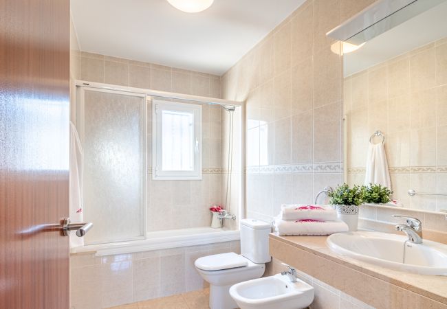 Vil.la en Empuriabrava - 0109-PANI Casa al canal amb piscina i amarratge Vil.la en Empuriabrava - 0109-PANI Casa al canal amb piscina i amarratge