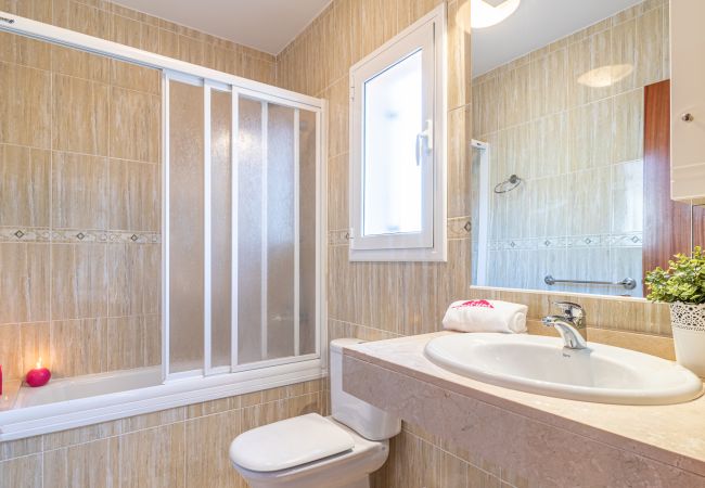 Vil.la en Empuriabrava - 0109-PANI Casa al canal amb piscina i amarratge Vil.la en Empuriabrava - 0109-PANI Casa al canal amb piscina i amarratge