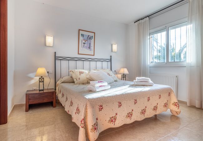 Vil.la en Empuriabrava - 0109-PANI Casa al canal amb piscina i amarratge Vil.la en Empuriabrava - 0109-PANI Casa al canal amb piscina i amarratge