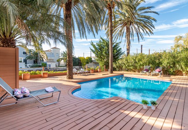 Vil.la en Empuriabrava - 0109-PANI Casa al canal amb piscina i amarratge Vil.la en Empuriabrava - 0109-PANI Casa al canal amb piscina i amarratge