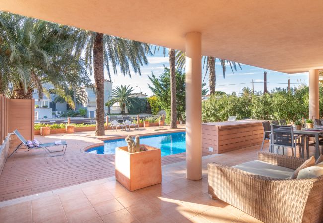 Vil.la en Empuriabrava - 0109-PANI Casa al canal amb piscina i amarratge Vil.la en Empuriabrava - 0109-PANI Casa al canal amb piscina i amarratge