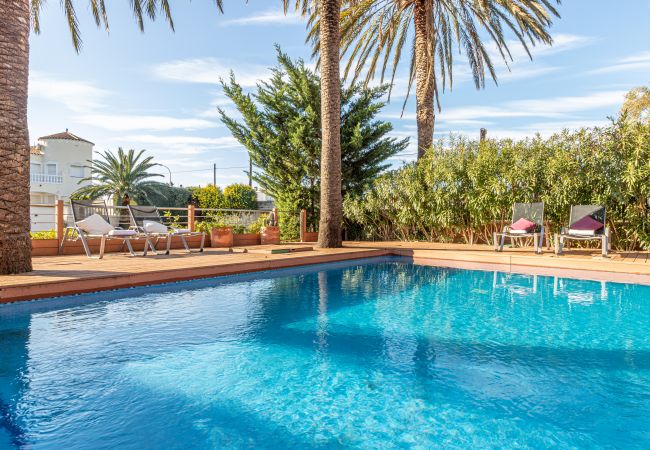 Vil.la en Empuriabrava - 0109-PANI Casa al canal amb piscina i amarratge Vil.la en Empuriabrava - 0109-PANI Casa al canal amb piscina i amarratge