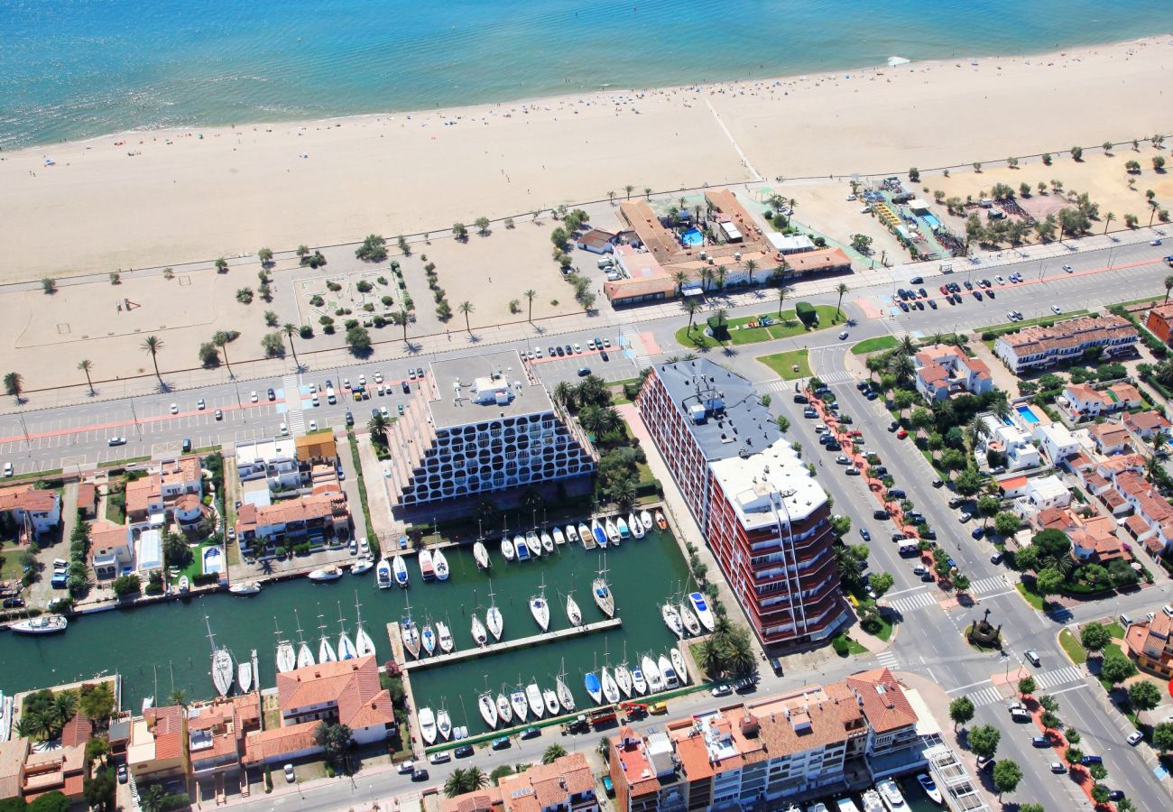 Apartament en Empuriabrava - 0012-BAHIA Apartament a prop de la platja amb pàrquing