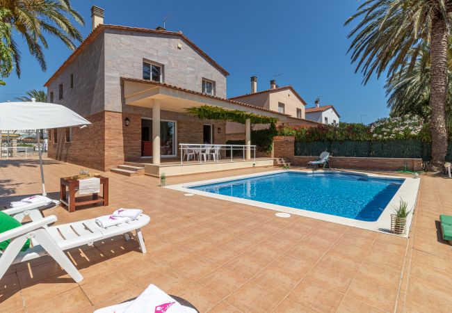 Vil.la en Empuriabrava - 0145-PANI Casa al canal amb piscina i amarratge Vil.la en Empuriabrava - 0145-PANI Casa al canal amb piscina i amarratge