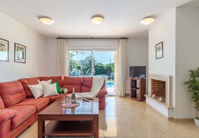 Vil.la en Empuriabrava - 0145-PANI Casa al canal amb piscina i amarratge Vil.la en Empuriabrava - 0145-PANI Casa al canal amb piscina i amarratge