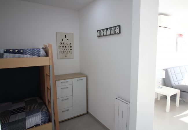 Apartament en Empuriabrava - 0175-PORT GREC Apartament amb WIFI, vistes al canal i al mar Apartament en Empuriabrava - 0175-PORT GREC Apartament amb WIFI, vistes al canal i al mar