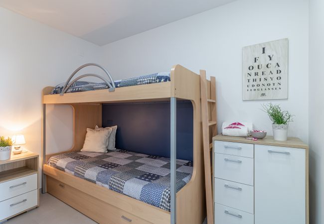 Apartament en Empuriabrava - 0175-PORT GREC Apartament amb WIFI, vistes al canal i al mar Apartament en Empuriabrava - 0175-PORT GREC Apartament amb WIFI, vistes al canal i al mar