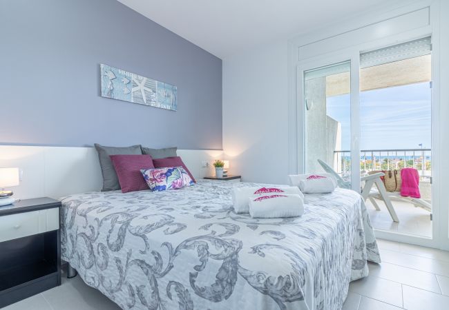 Apartament en Empuriabrava - 0175-PORT GREC Apartament amb WIFI, vistes al canal i al mar Apartament en Empuriabrava - 0175-PORT GREC Apartament amb WIFI, vistes al canal i al mar