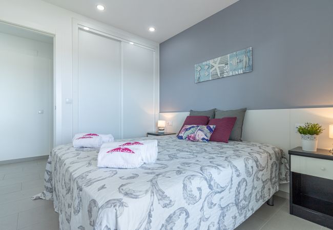 Apartament en Empuriabrava - 0175-PORT GREC Apartament amb WIFI, vistes al canal i al mar Apartament en Empuriabrava - 0175-PORT GREC Apartament amb WIFI, vistes al canal i al mar