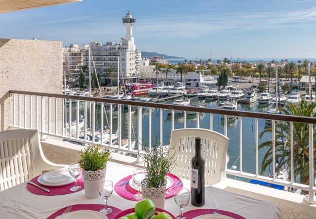 Apartament en Empuriabrava - 0175-PORT GREC Apartament amb WIFI, vistes al canal i al mar Apartament en Empuriabrava - 0175-PORT GREC Apartament amb WIFI, vistes al canal i al mar