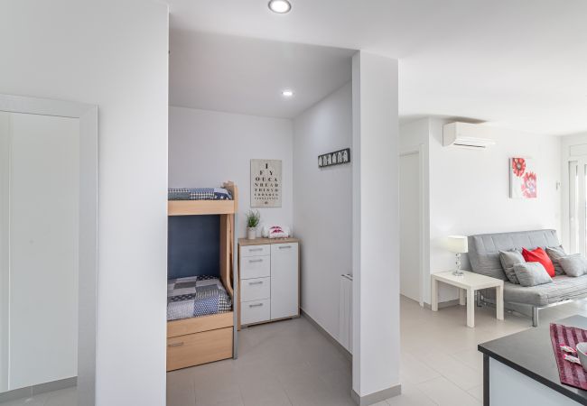 Apartament en Empuriabrava - 0175-PORT GREC Apartament amb WIFI, vistes al canal i al mar Apartament en Empuriabrava - 0175-PORT GREC Apartament amb WIFI, vistes al canal i al mar