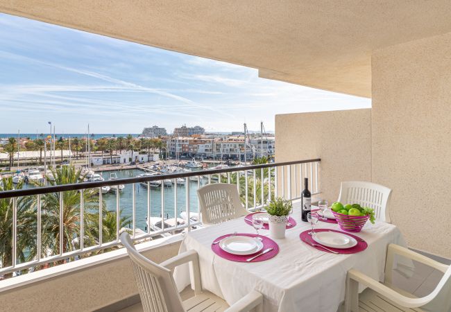 Apartament en Empuriabrava - 0175-PORT GREC Apartament amb WIFI, vistes al canal i al mar Apartament en Empuriabrava - 0175-PORT GREC Apartament amb WIFI, vistes al canal i al mar