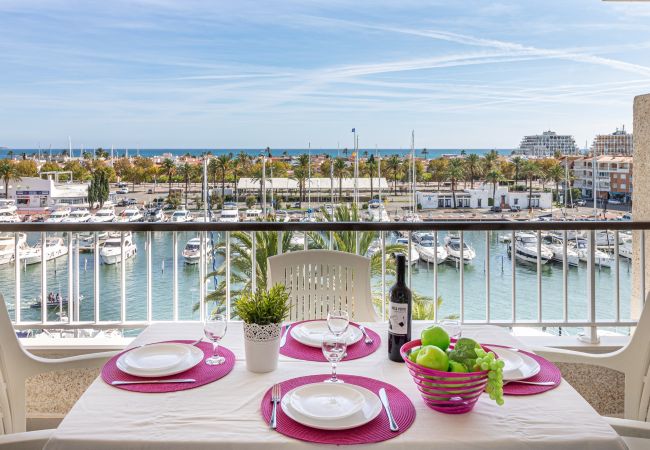 Apartament en Empuriabrava - 0175-PORT GREC Apartament amb WIFI, vistes al canal i al mar Apartament en Empuriabrava - 0175-PORT GREC Apartament amb WIFI, vistes al canal i al mar
