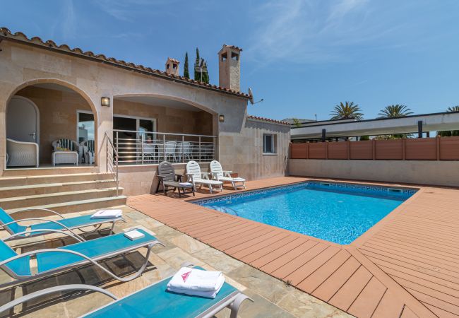 Vil.la en Empuriabrava - 0141-PANI Casa al canal amb piscina i amarratge