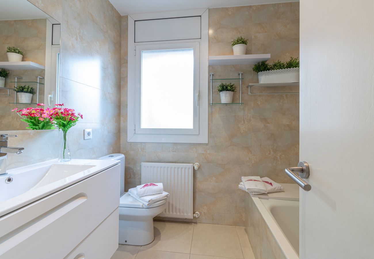 Vil.la en Empuriabrava - 0141-PANI Casa al canal amb piscina i amarratge