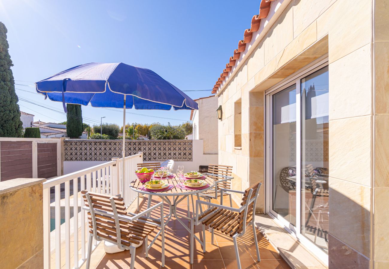 Vil.la en Empuriabrava - 0034-NOGUERA Casa amb piscina petita