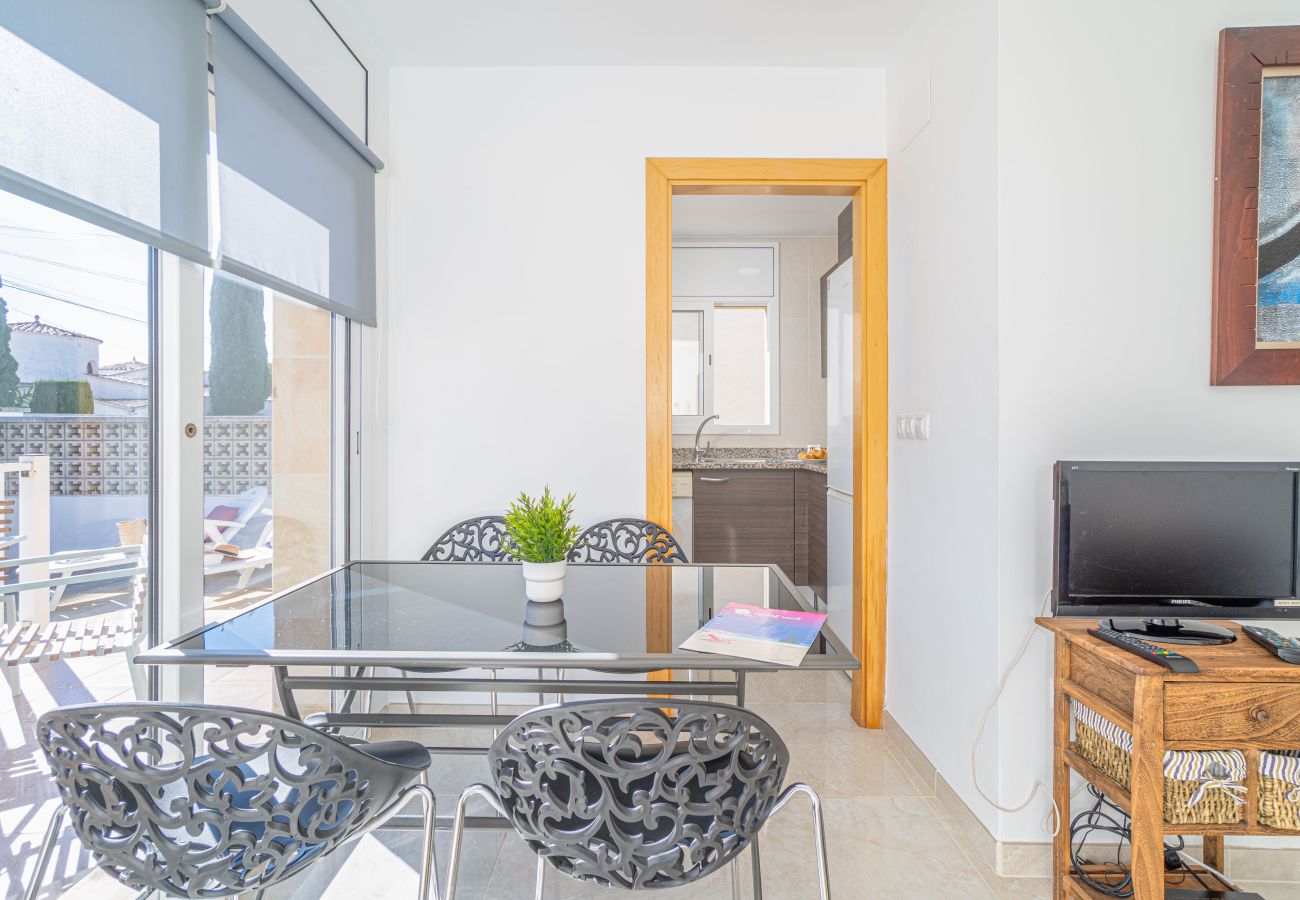 Vil.la en Empuriabrava - 0034-NOGUERA Casa amb piscina petita