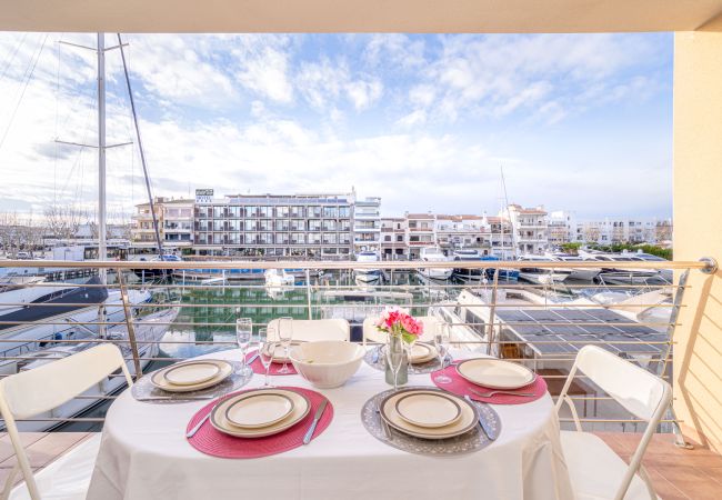 Apartament en Empuriabrava - 0163-PORT SALINS Apartament amb vistes al canal Apartament en Empuriabrava - 0163-PORT SALINS Apartament amb vistes al canal