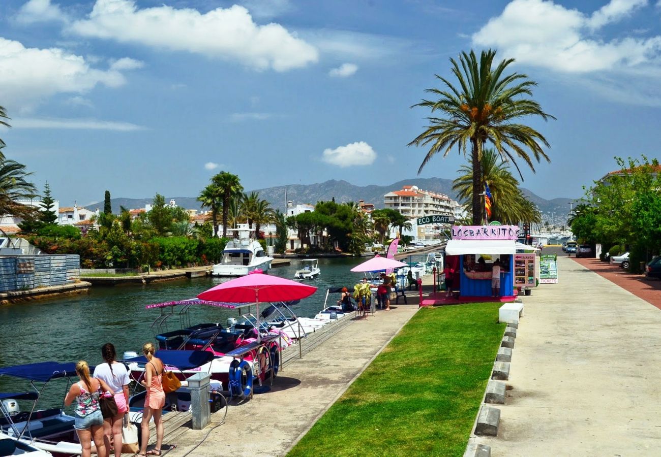 Apartament en Empuriabrava - 0155-PORT SALINS Apartament amb vistes al canal