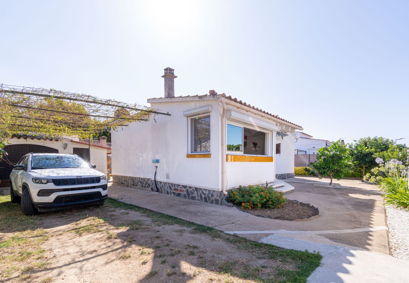 Vil.la en Empuriabrava - 0032-CARLIT Casa amb jardí i 3 dormitoris