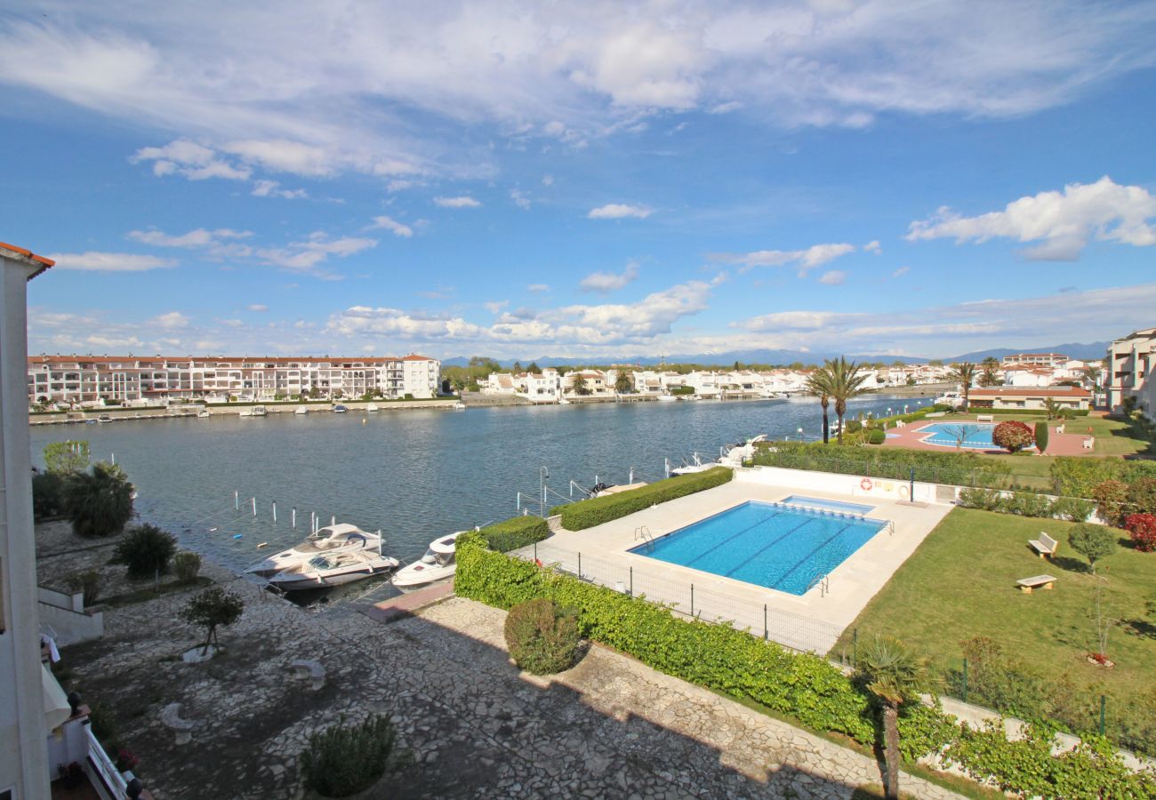 Apartament en Empuriabrava - 0183-SANT MAURICI Apartament amb vistes al canal i pàrquing
