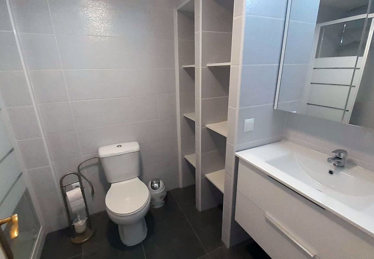 Apartament en Empuriabrava - 0183-SANT MAURICI Apartament amb vistes al canal i pàrquing