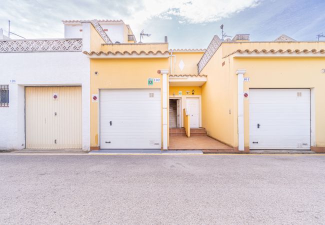 Vil.la en Empuriabrava - 0152-PUIGMAL Casa moderna per a 6 persones Vil.la en Empuriabrava - 0152-PUIGMAL Casa moderna per a 6 persones