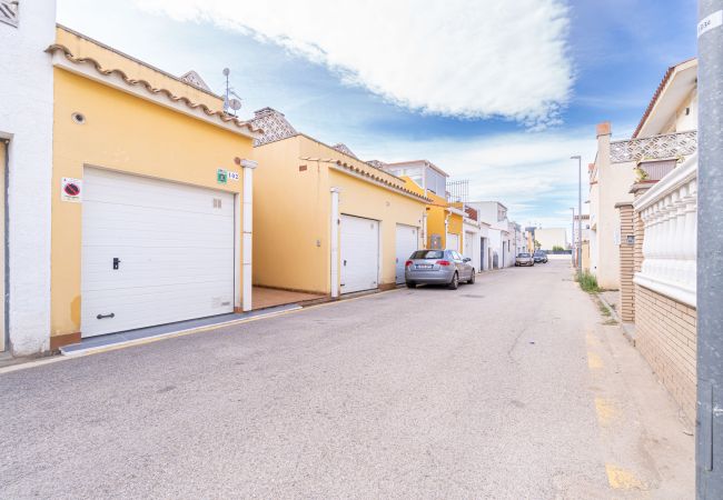 Vil.la en Empuriabrava - 0152-PUIGMAL Casa moderna per a 6 persones Vil.la en Empuriabrava - 0152-PUIGMAL Casa moderna per a 6 persones