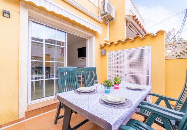 Vil.la en Empuriabrava - 0152-PUIGMAL Casa moderna per a 6 persones Vil.la en Empuriabrava - 0152-PUIGMAL Casa moderna per a 6 persones