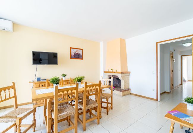 Apartament en Empuriabrava - 0131-PORT MOXO Apartament amb terrassa i vistes al canal Apartament en Empuriabrava - 0131-PORT MOXO Apartament amb terrassa i vistes al canal