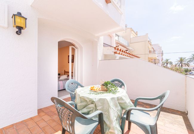 Apartament en Empuriabrava - 0131-PORT MOXO Apartament amb terrassa i vistes al canal Apartament en Empuriabrava - 0131-PORT MOXO Apartament amb terrassa i vistes al canal