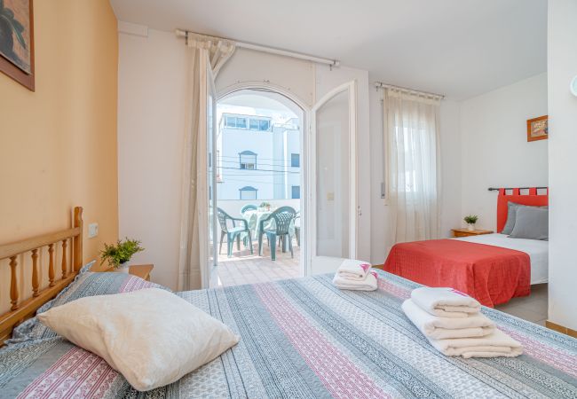 Apartament en Empuriabrava - 0131-PORT MOXO Apartament amb terrassa i vistes al canal Apartament en Empuriabrava - 0131-PORT MOXO Apartament amb terrassa i vistes al canal