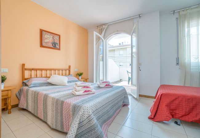 Apartament en Empuriabrava - 0131-PORT MOXO Apartament amb terrassa i vistes al canal Apartament en Empuriabrava - 0131-PORT MOXO Apartament amb terrassa i vistes al canal