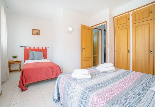 Apartament en Empuriabrava - 0131-PORT MOXO Apartament amb terrassa i vistes al canal Apartament en Empuriabrava - 0131-PORT MOXO Apartament amb terrassa i vistes al canal