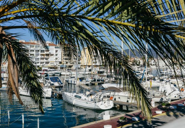 Apartament en Empuriabrava - 0160-PORT GREC Apartament amb WIFI, Smart TV, vista al canal i al mar Apartament en Empuriabrava - 0160-PORT GREC Apartament amb WIFI, Smart TV, vista al canal i al mar