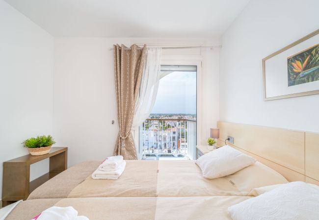 Apartament en Empuriabrava - 0160-PORT GREC Apartament amb WIFI, Smart TV, vista al canal i al mar Apartament en Empuriabrava - 0160-PORT GREC Apartament amb WIFI, Smart TV, vista al canal i al mar