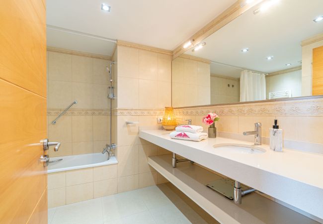 Apartament en Empuriabrava - 0160-PORT GREC Apartament amb WIFI, Smart TV, vista al canal i al mar Apartament en Empuriabrava - 0160-PORT GREC Apartament amb WIFI, Smart TV, vista al canal i al mar