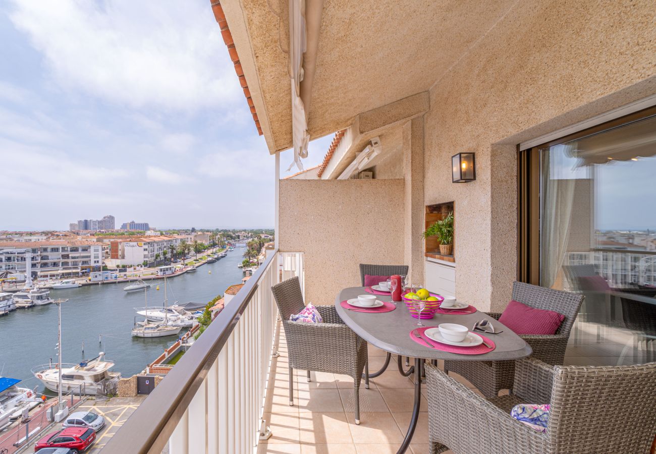 Apartament en Empuriabrava - 0160-PORT GREC Apartament amb WIFI, Smart TV, vista al canal i al mar